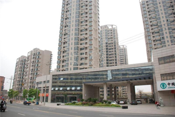 南昌市青云明珠小區(qū)面積18萬方（小區(qū)），2017年榮獲南昌市示范小區(qū)榮